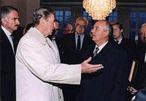 Image of Reagan and Gorbachev negotiating